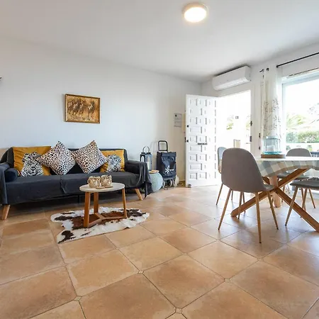 Palmeras B1 Vacacional Нерха